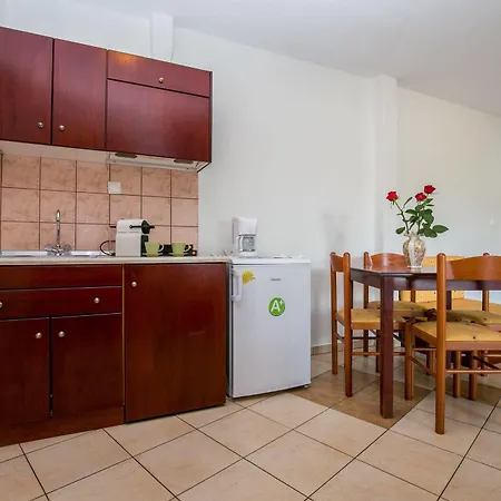 Lina Apartments *